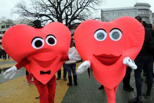 На День закоханих через велику кількість охочих одружитися подовжать графік роботи РАЦСів