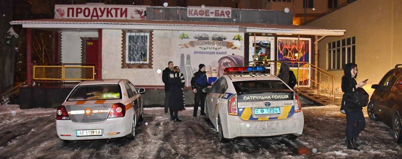 У Києві невідомий посварився з дівчиною і обстріляв натовп біля кафе