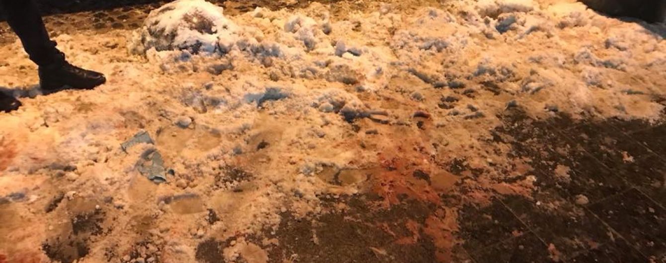 У центрі Львова дівчина влаштувала різанину і втекла, поліція розшукує зловмисницю