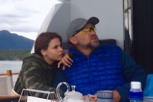 Дівчина з ескорту видалила фото з заступником Медведєва з соцмереж після подання на неї до суду