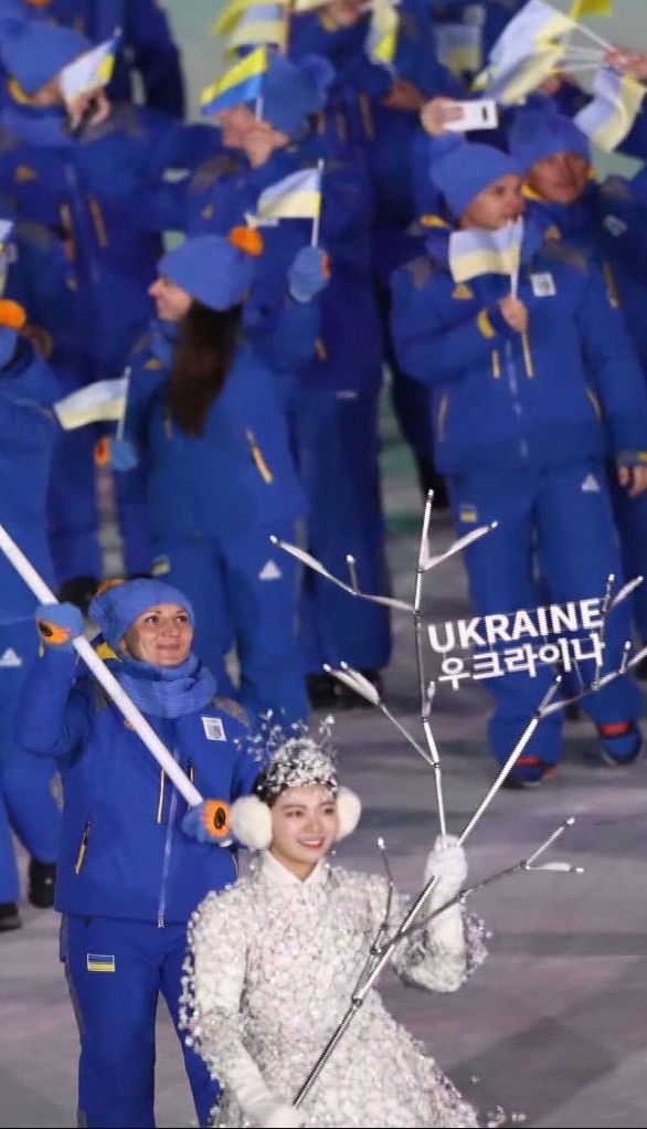 Вибуховий коктейль спорту і дипломатії: у Пхьончхані триває зимова Олімпіада