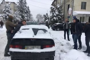 На Львівщині СБУ на гарячому затримала поліцейського офіцера-хабарника