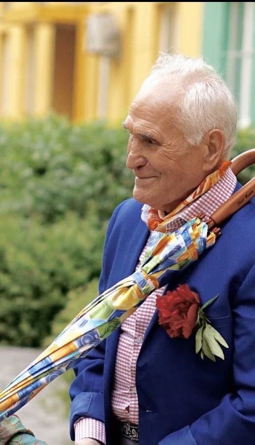 Двоє пенсіонерів у поважному віці одружилися через шалене кохання