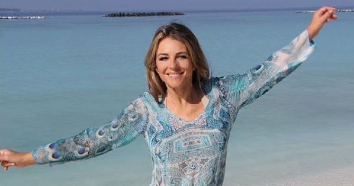 52-летняя Лиз Херли показала почти обнаженную грудь своим поклонникам