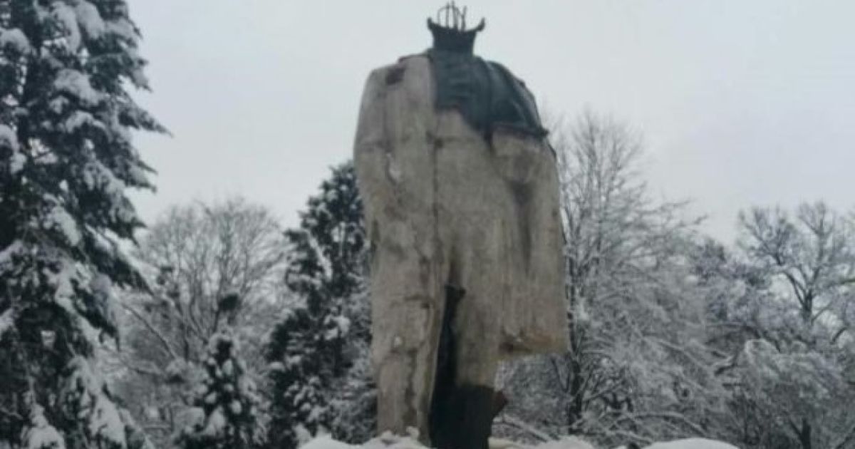 У Стрию відшукали зниклу голову пам'ятника Тарасу Шевченку