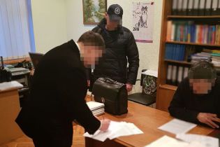 На Київщині арбітражний керівник погорів на хабарі у 15 тисяч доларів