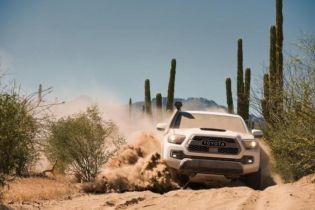 Пикапы Tacoma и Tundra от Toyota стали более агрессивными и высокими