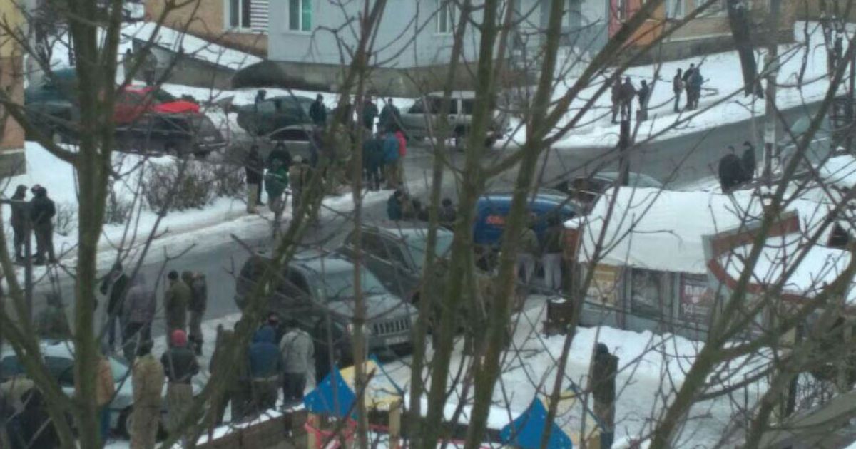 На Рівненщині дві сотні копачів напали на поліцейських з палицями, постраждали п’ятеро правоохоронців