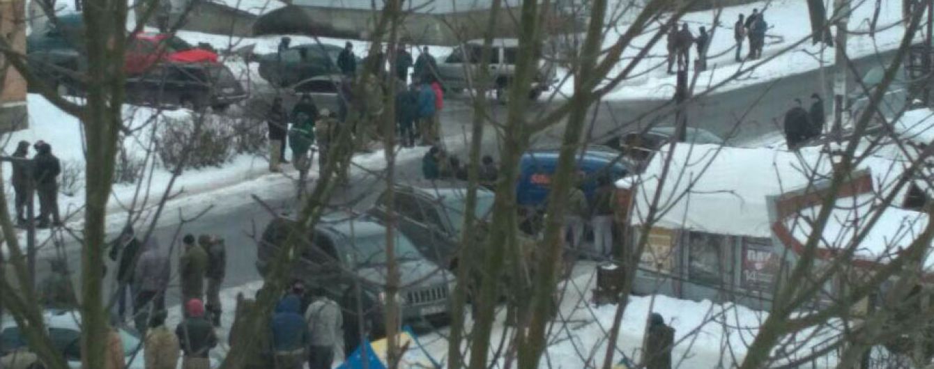 На Рівненщині дві сотні копачів напали на поліцейських з палицями, постраждали п’ятеро правоохоронців
