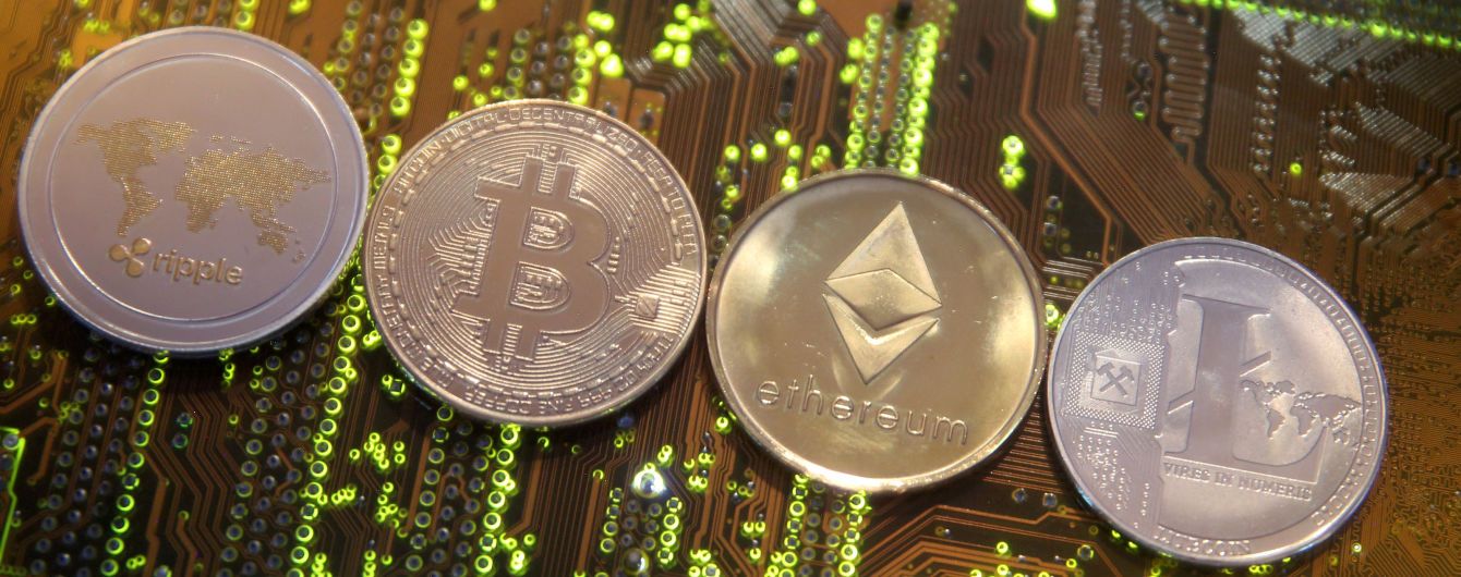 На вихідних біткоїн обвалився на понад 10%