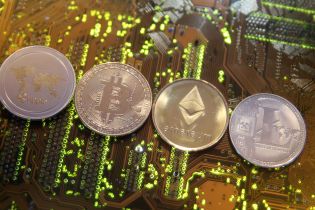 Цена на биткойн упала ниже $ 7500
