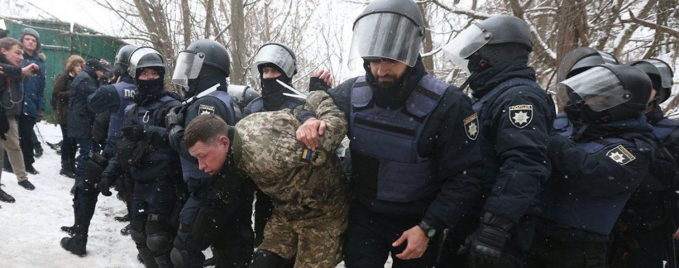 Столкновения под Соломенским судом: двум задержанным добробатовцам избрали меры пресечения