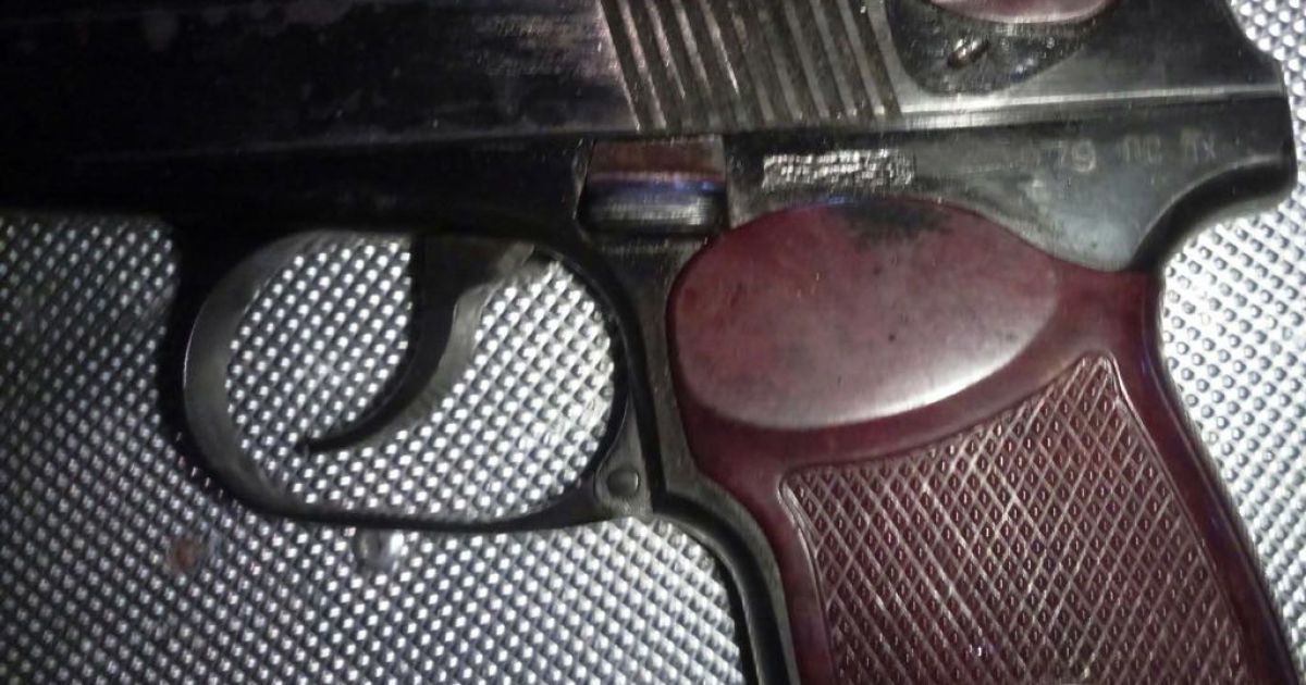 Біля наметового містечка під Верховною Радою в активістів вилучили пістолет та іншу зброю