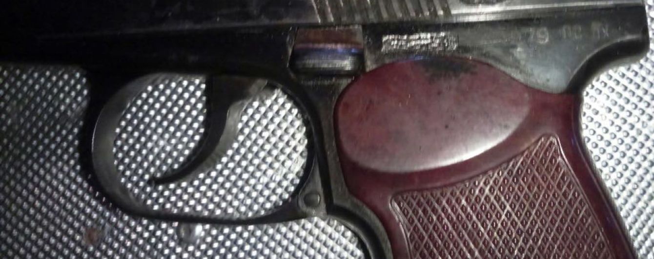 Біля наметового містечка під Верховною Радою в активістів вилучили пістолет та іншу зброю