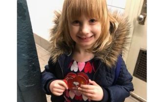 У Нью-Йорку на День святого Валентина машиніст зупинив потяг і подарував дівчинці коробку цукерок