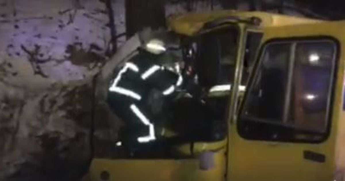 В Киеве две маршрутки устроили ДТП с десятками пострадавших