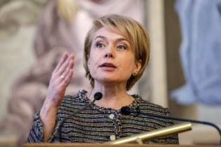 Первоклассники в пяти областях могут вовремя не получить парты и школьное оборудование - Гриневич
