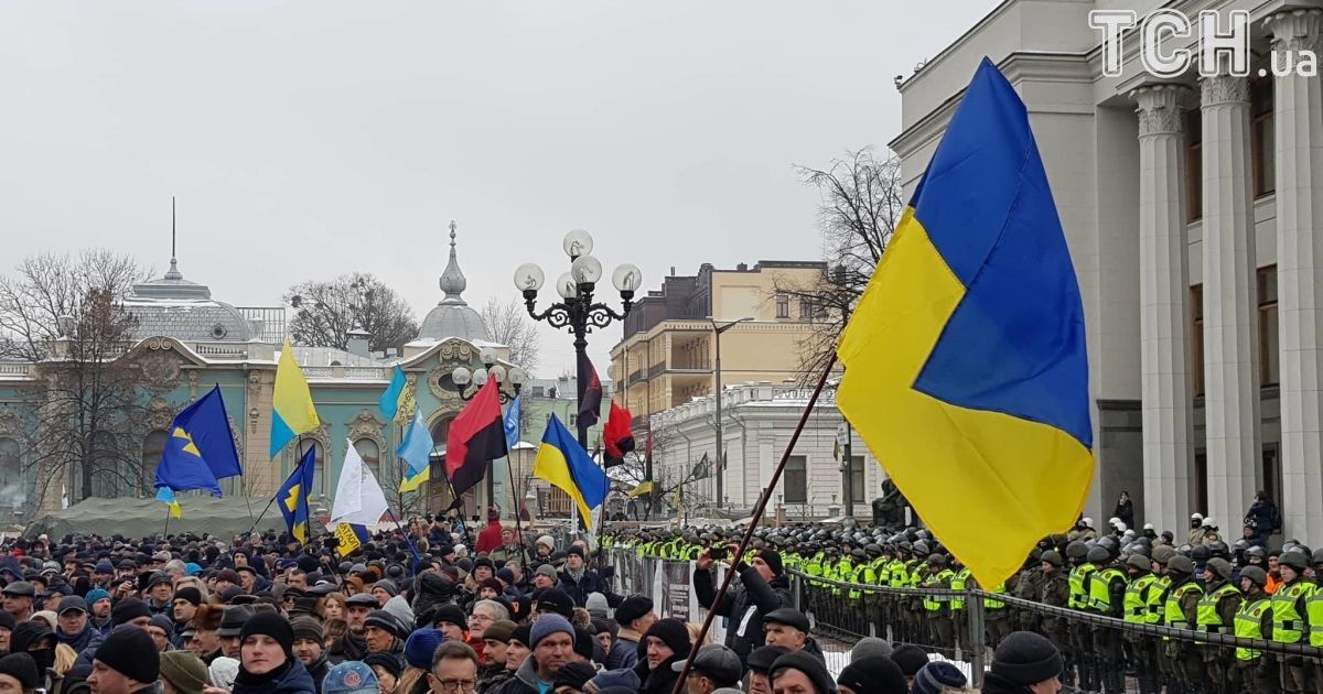 После столкновений под Радой обе стороны обвиняют друг друга в чрезмерном применении силы