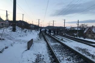 В Сумах мужчина чудом выжил после того, как его сбил поезд