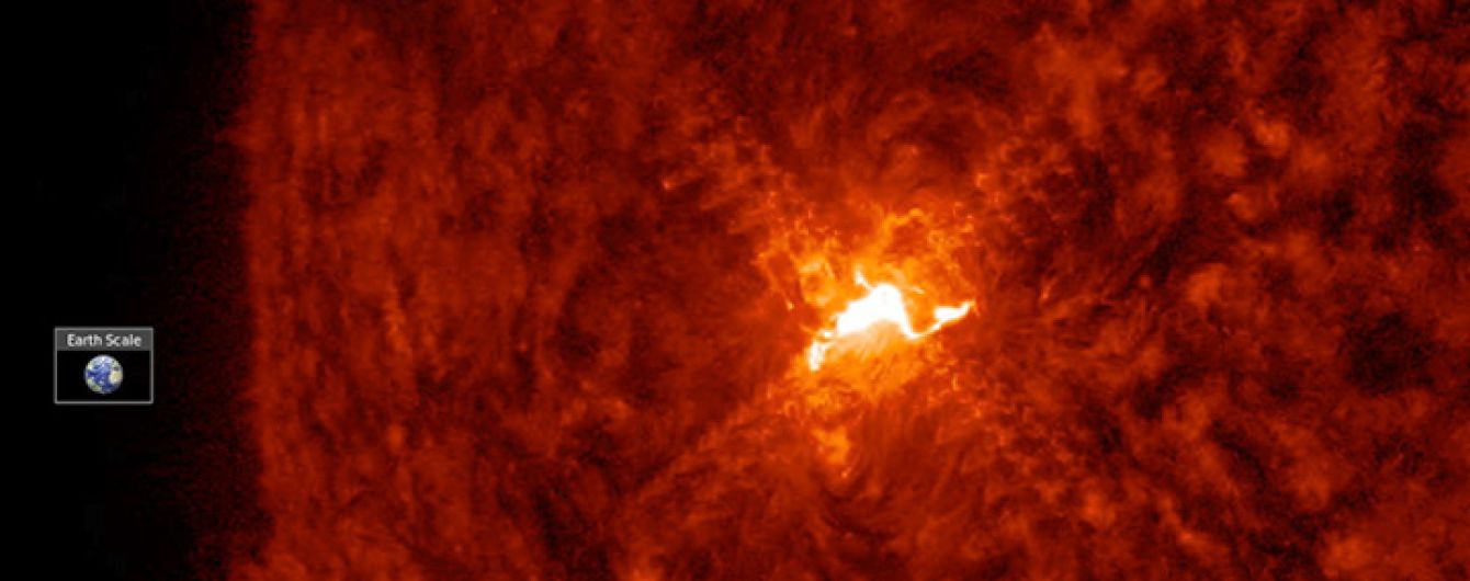NASA показало новую вспышку на Солнце