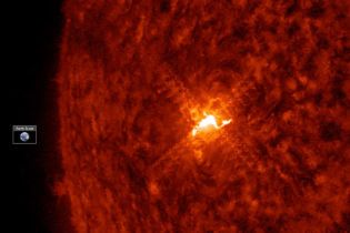 NASA показало новую вспышку на Солнце