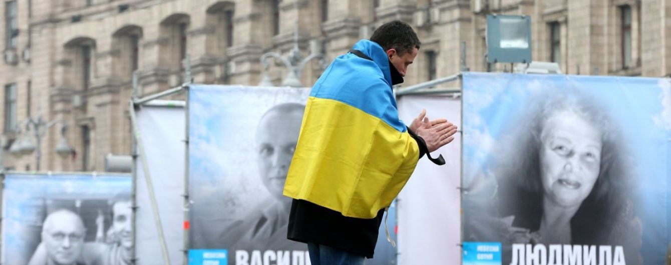 Четвертая годовщина кровавых расстрелов: в Украине чтят героев Небесной сотни