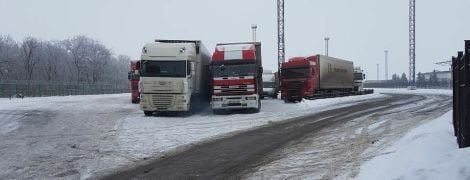 В Киев из-за снегопада закрывают въезд грузовикам - КГГА