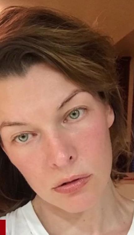 Міла Йовович опублікувала світлину без макіяжу