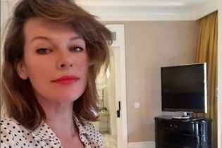 42-річна Міла Йовович показала фото без макіяжу
