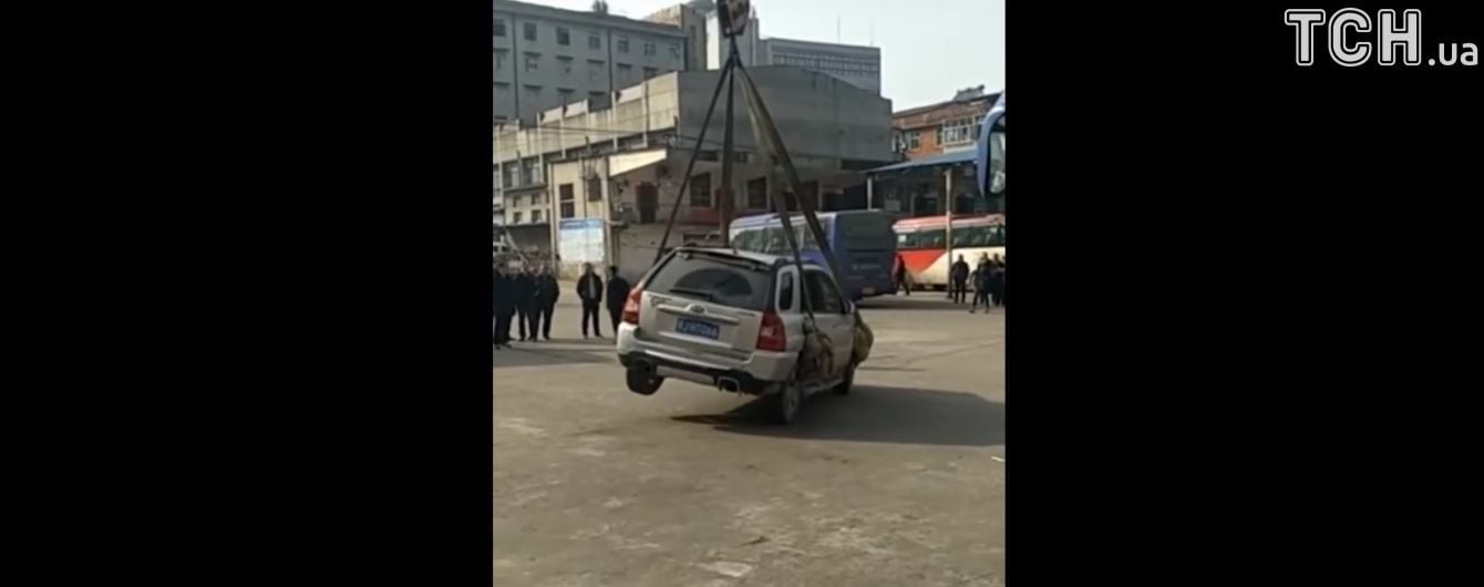 Неправильная парковка забросит ваше авто на крышу дома