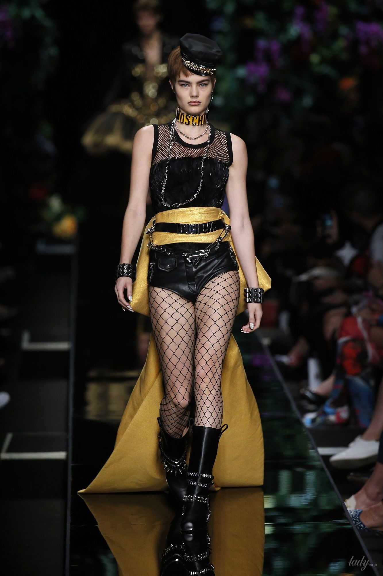 Коллекция Moschino прет-а-порте сезона весна-лето 2018_16