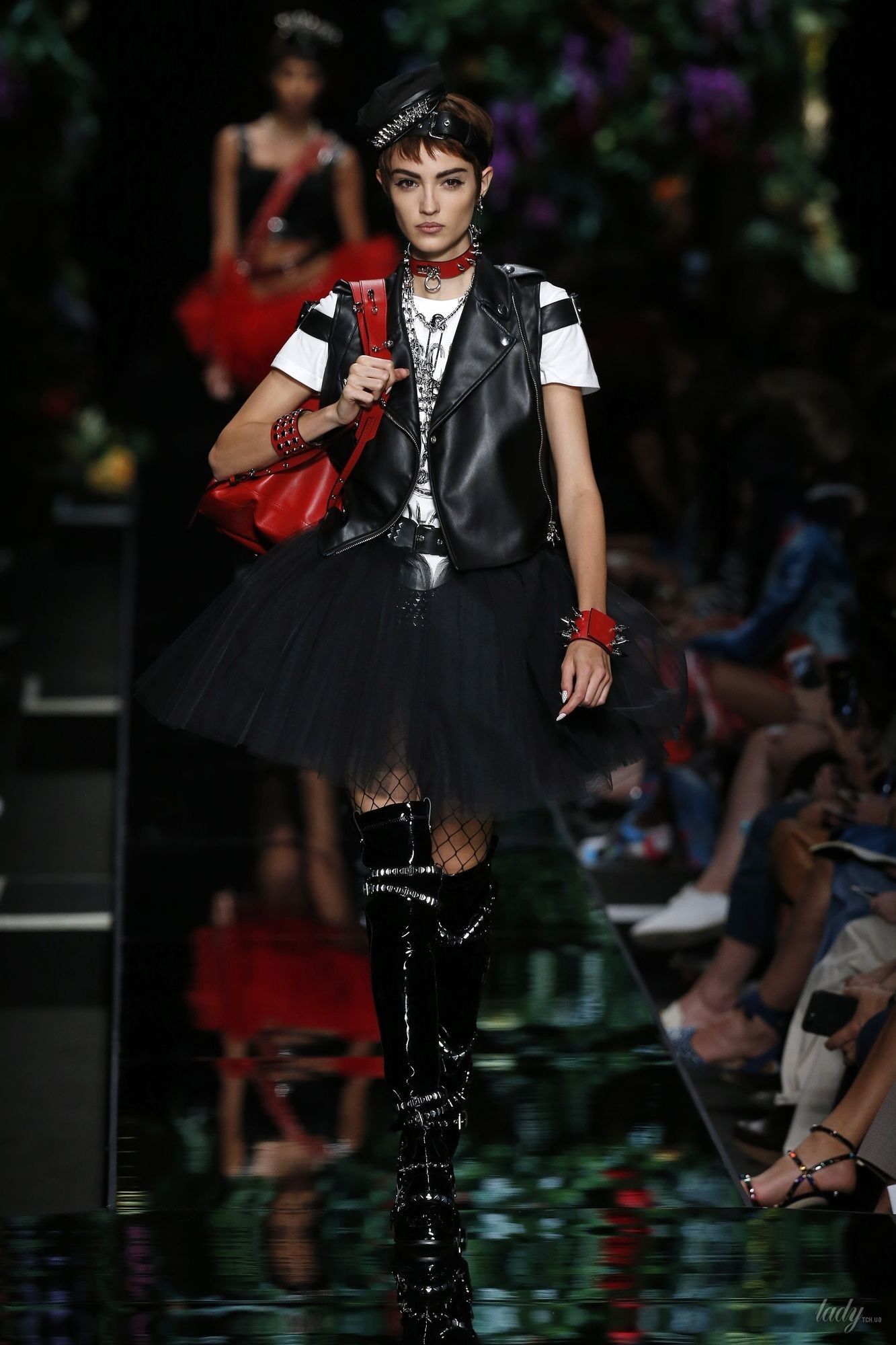 Коллекция Moschino прет-а-порте сезона весна-лето 2018_21