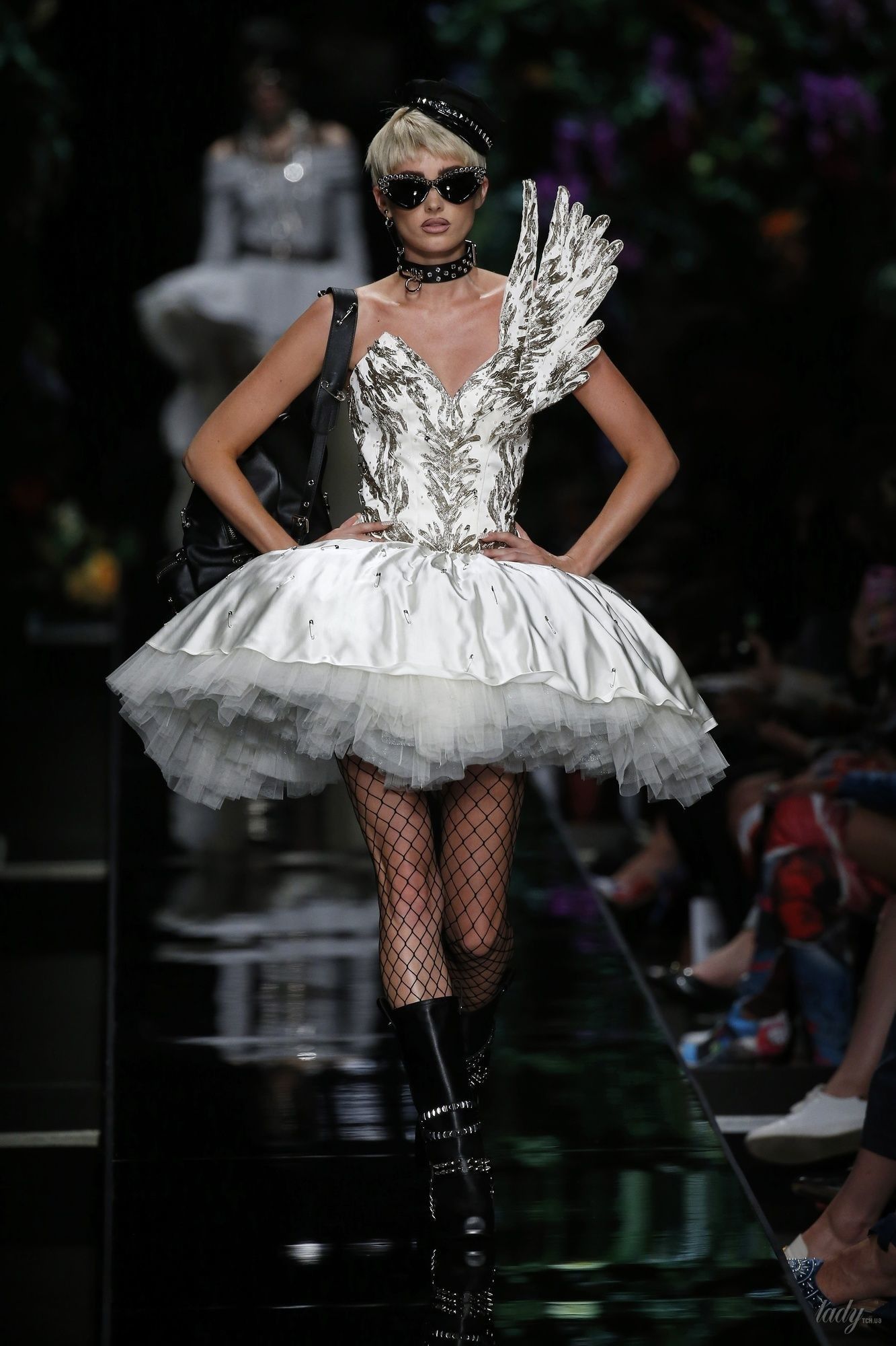 Коллекция Moschino прет-а-порте сезона весна-лето 2018_32