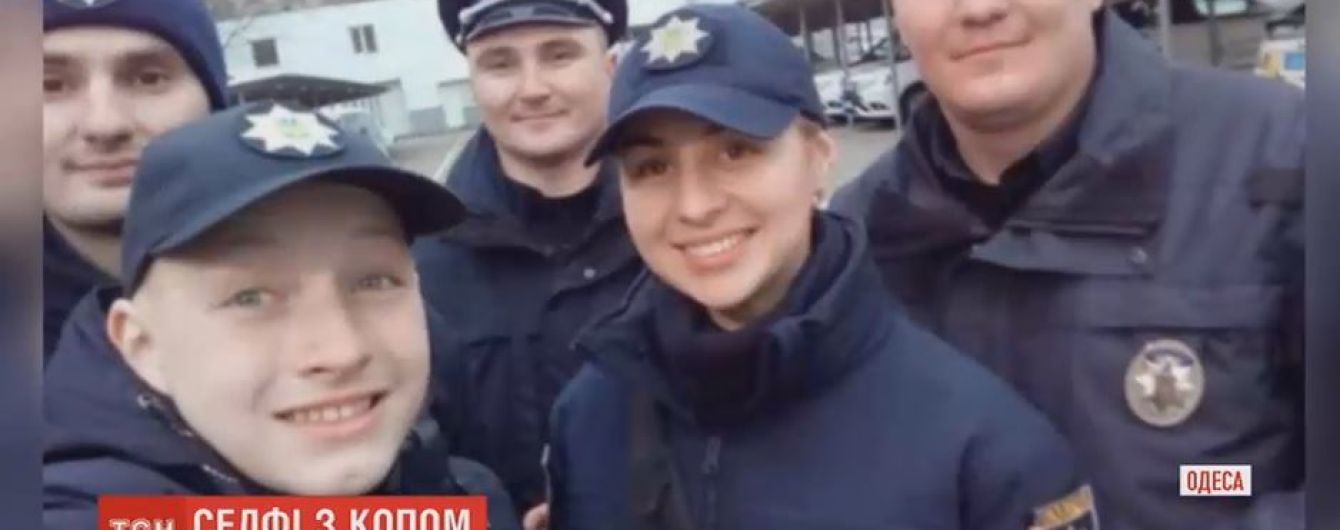 14-річний школяр з Одеси зробив більше тисячі селфі з копами і став їхнім "напарником"