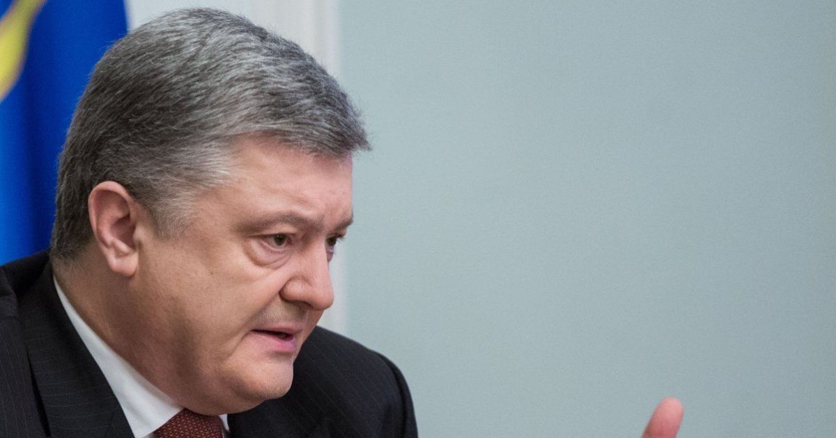 "Маленькие зеленые человечки" и обстрелянное авто. Порошенко рассказал о событиях в Крыму и на Донбассе в 2014-м