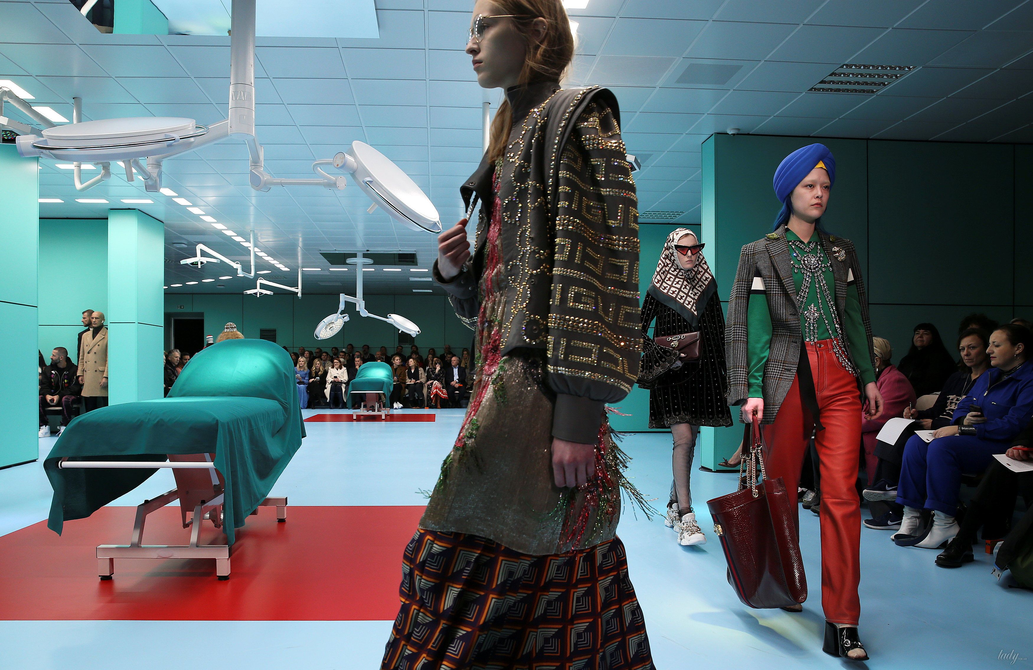 Показ коллекции бренда Gucci в Милане_24