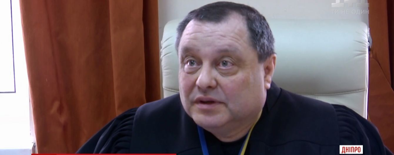 Затриманий за хабар у кабінеті Холодницького суддя з Дніпра повернувся на роботу