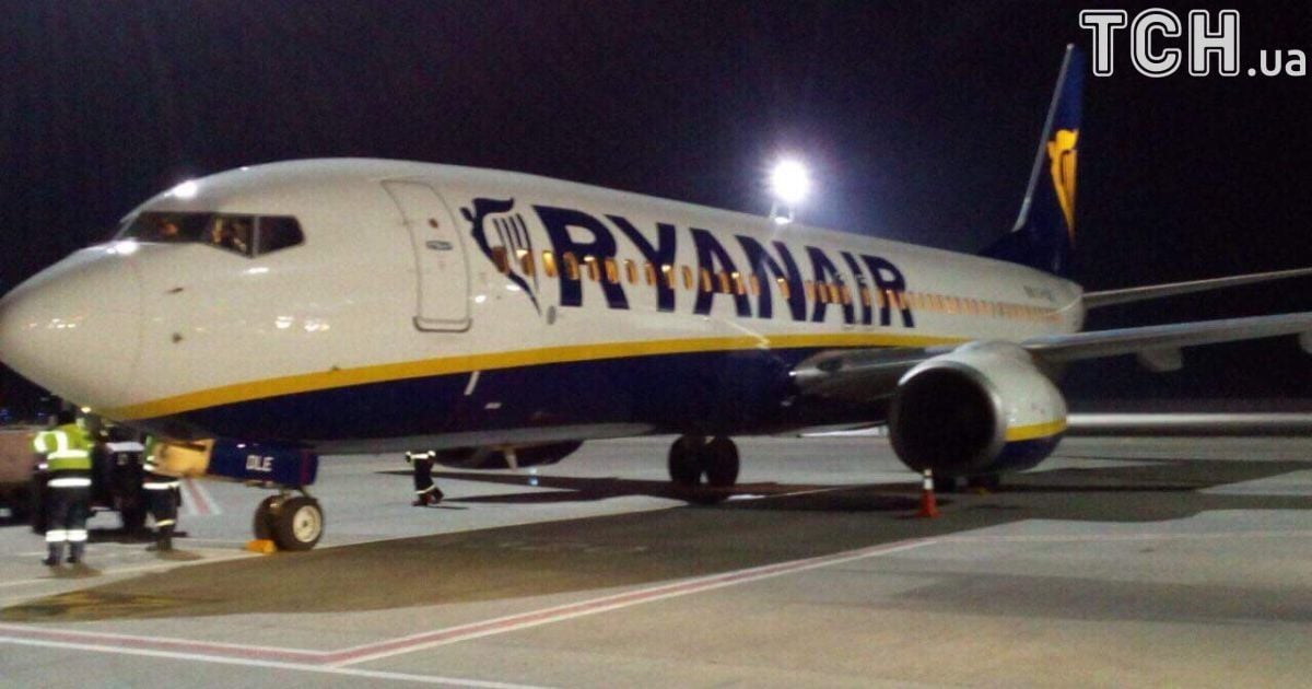 В Украину прилетел самолет лоукостера Ryanair с руководством компании на борту