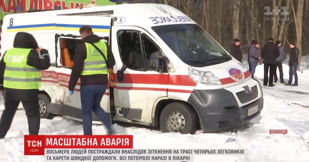 Поблизу Вінниці протаранили швидку, яка приїхала на місце ДТП