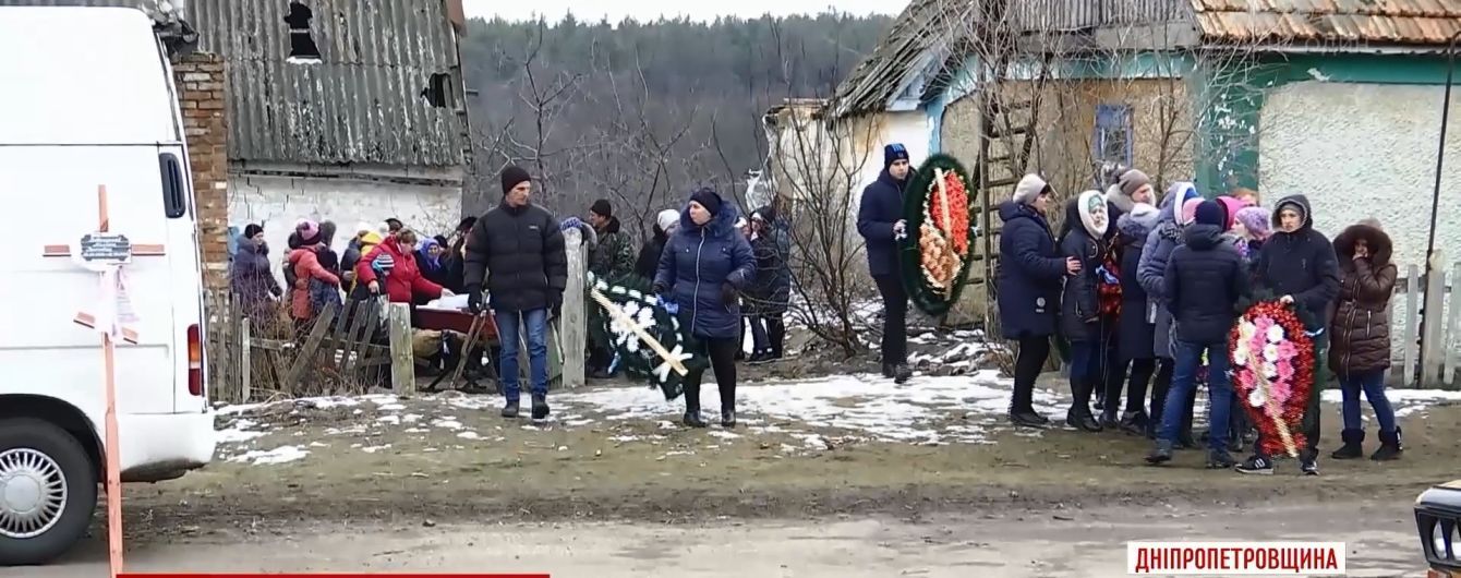 На Днепропетровщине повесился 14-летний мальчик из многодетной семьи алкоголиков