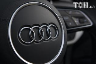 Из обычного Audi сделали электрокар Tesla Model S