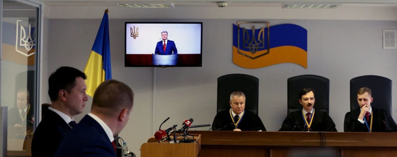 У Нацполіції наполягають, що законно перевіряли жінок перед свідченням Порошенка у суді