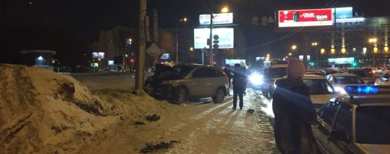 В России автомобиль въехал в толпу пешеходов, погибли 3-летний ребенок и его мать