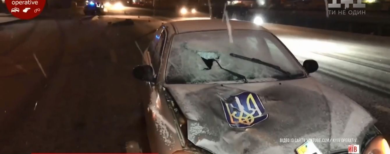 В Киеве пешеход выбежал на трассу шириной в восемь полос и был насмерть сбит "Ланосом"