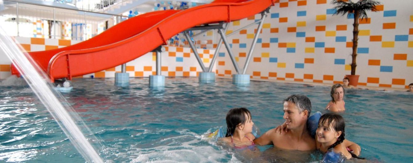 В киевском аквапарке часть крыши упала на ребенка - СМИ