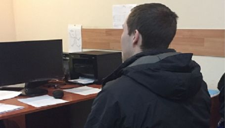 В Киеве разыскиваемый за покушение на убийство иностранец при задержании брызнул копу в глаза газом