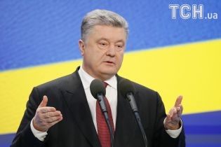 "Заявки Москви на світову гегемонію розсипаються". Порошенко прокоментував церковне питання