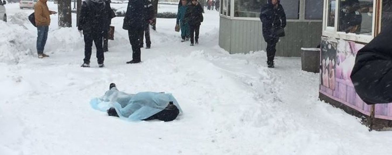 У Кривому Розі на зупинці виявили труп