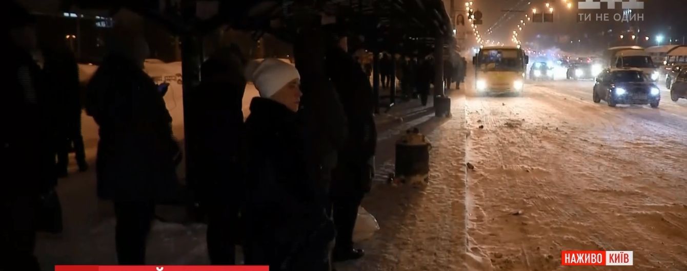 Кияни невдоволені роботою комунальників із розчищення снігу в четвер