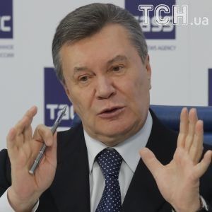 Решил отлежаться: в Сети смеются над "тяжелой травмой" президента-беглеца Януковича